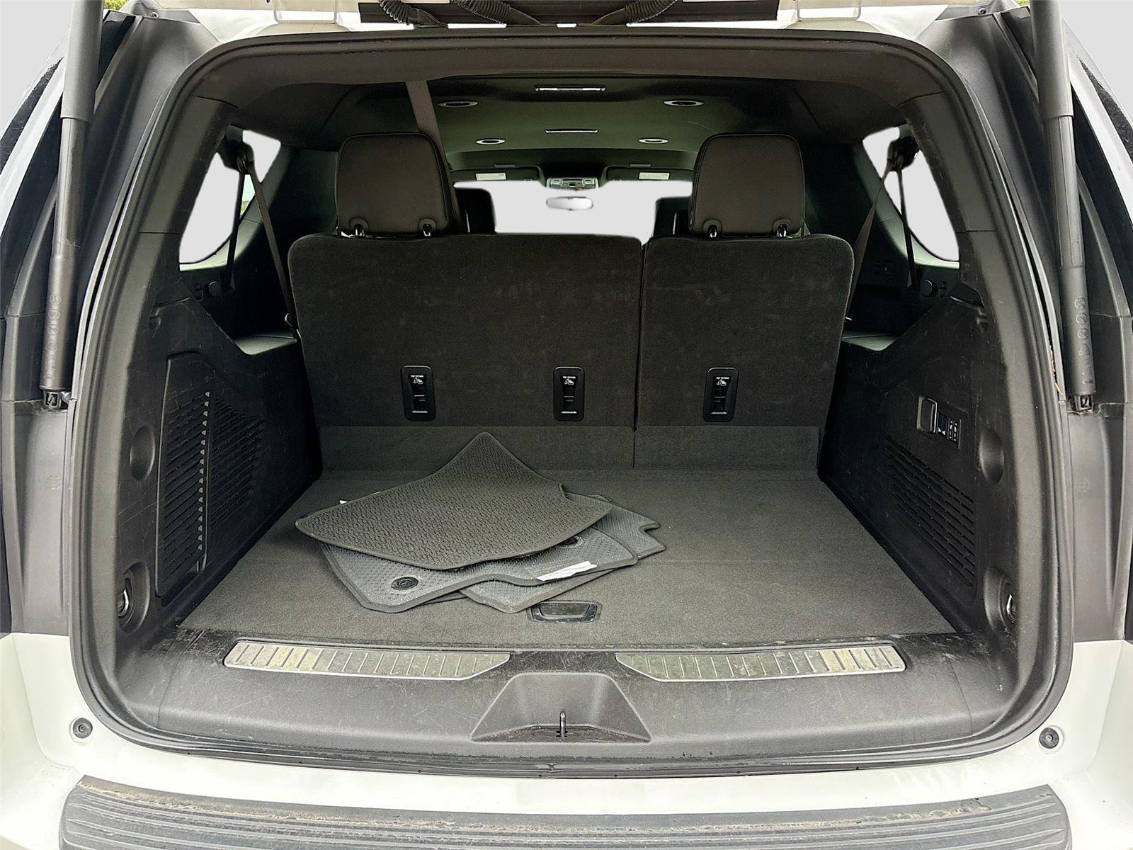 Used 2025 GMC Yukon XL Denali RWD image 28