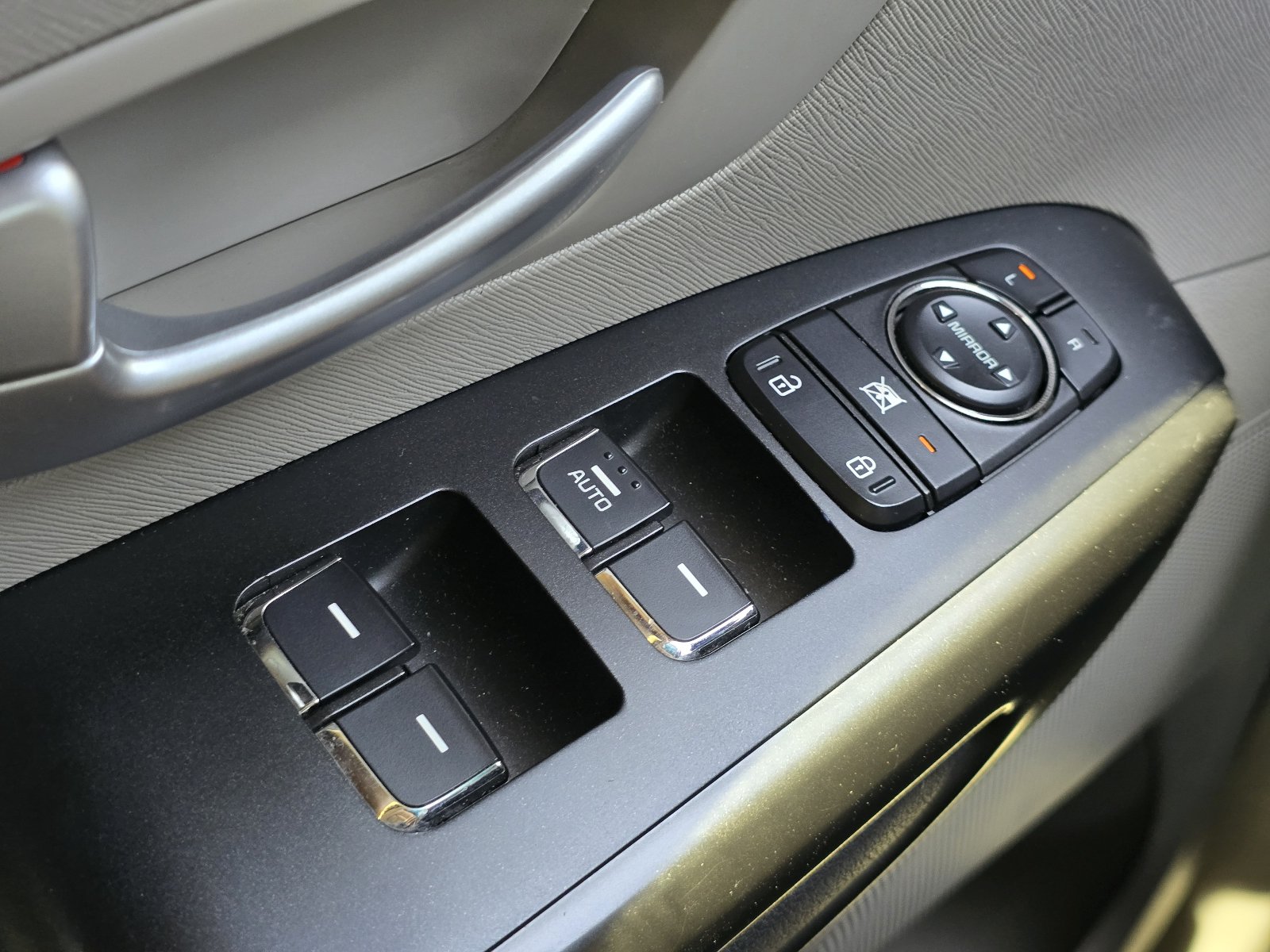 Used 2018 Kia Sedona L FWD image 24