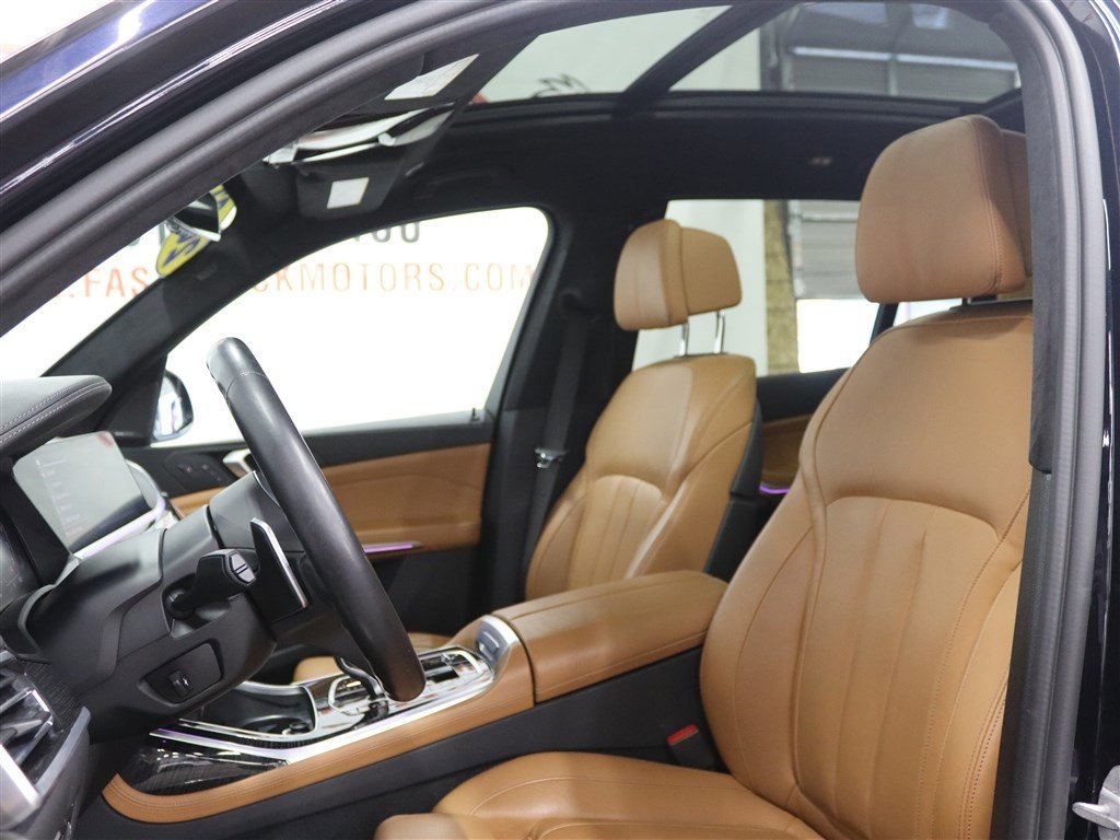 Used 2021 BMW X7 M50i image 9