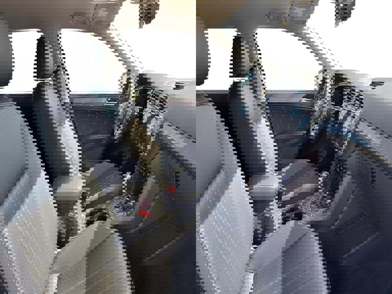 Used 2024 Volkswagen Tiguan SE image 17