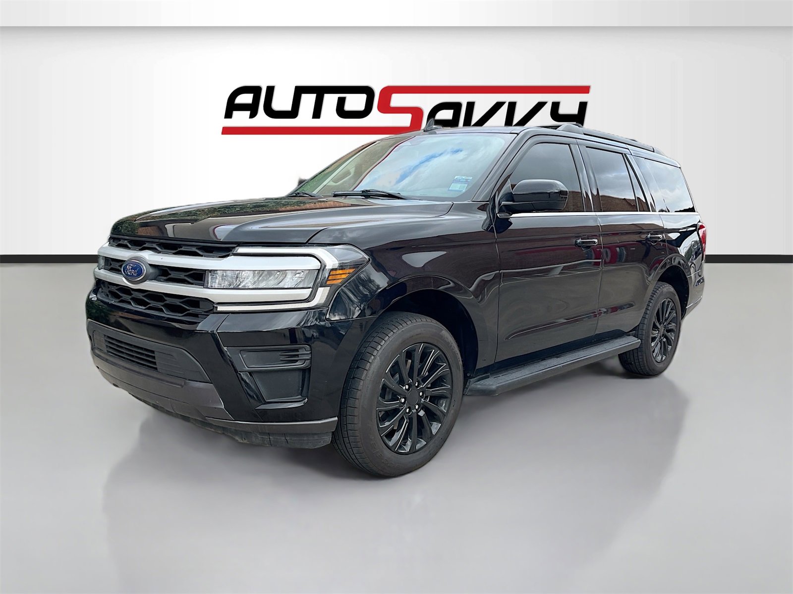 Used 2024 Ford Expedition XLT image 3