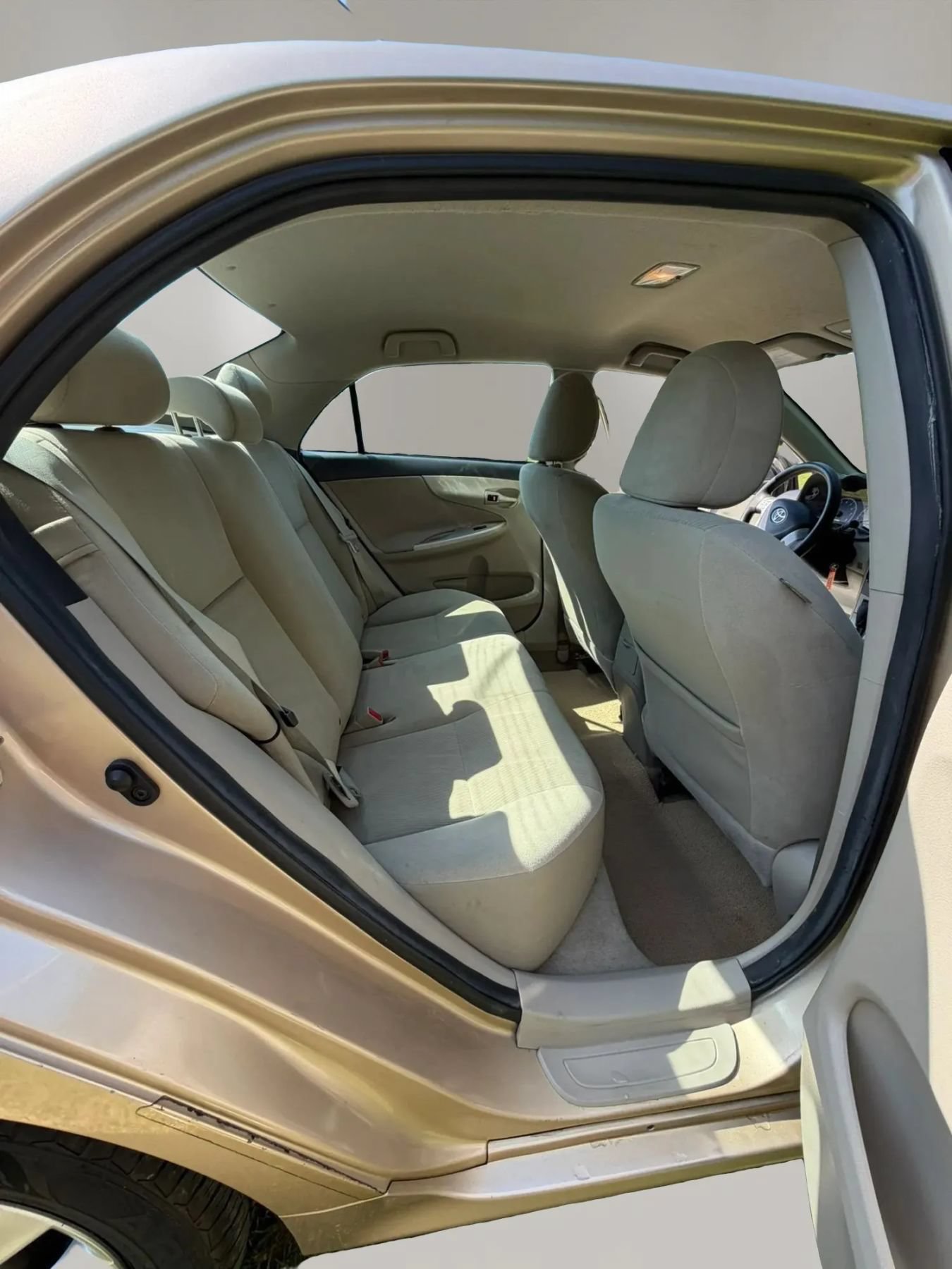 Used 2012 Toyota Corolla LE FWD image 12