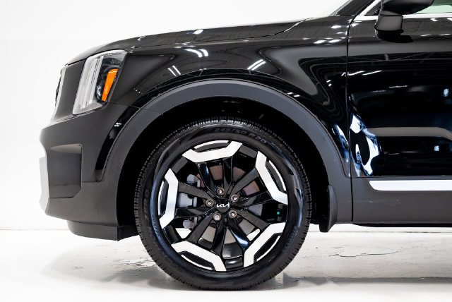 Used 2025 Kia Telluride EX w/ EX Captain's Chair Package FWD image 32