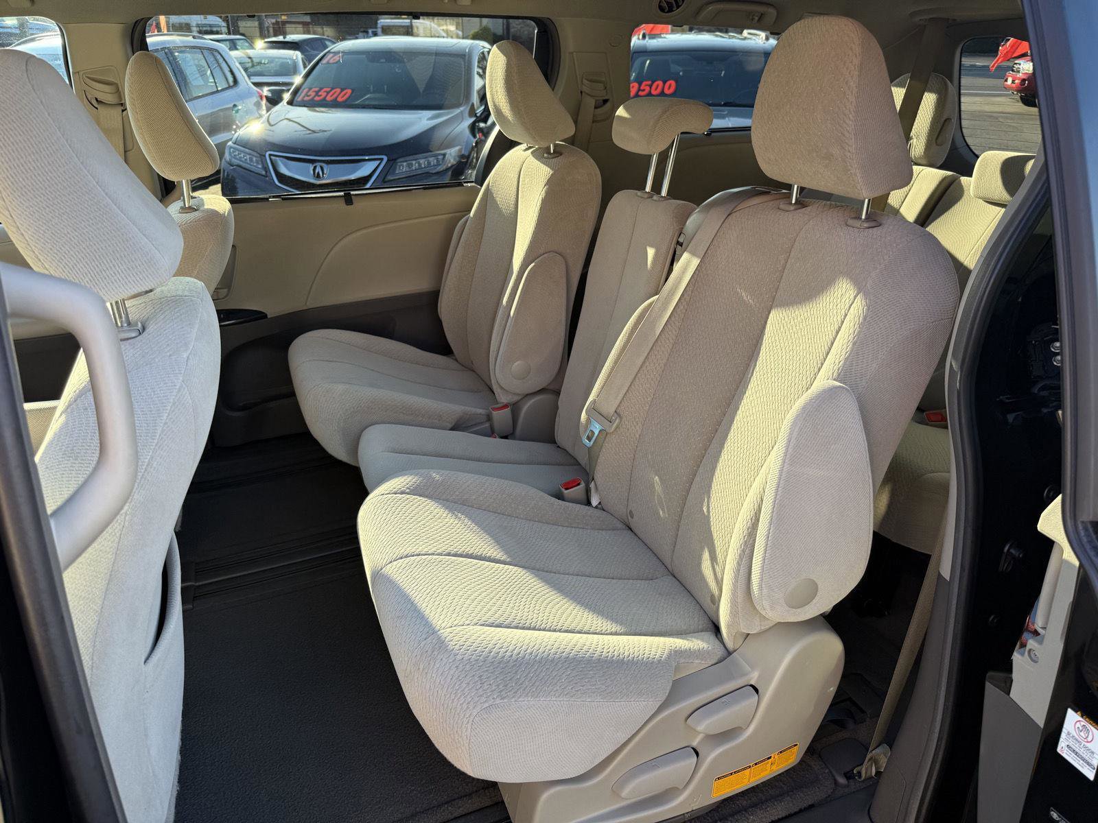 Used 2012 Toyota Sienna LE image 14