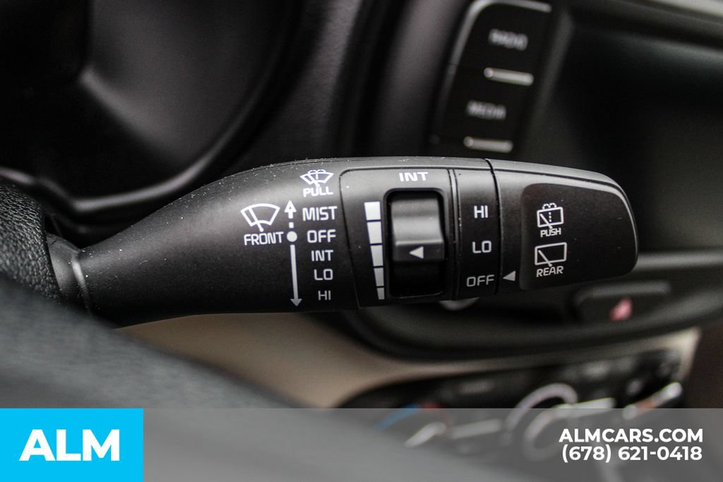 Used 2025 Kia Soul LX w/ LX Technology Package FWD image 29