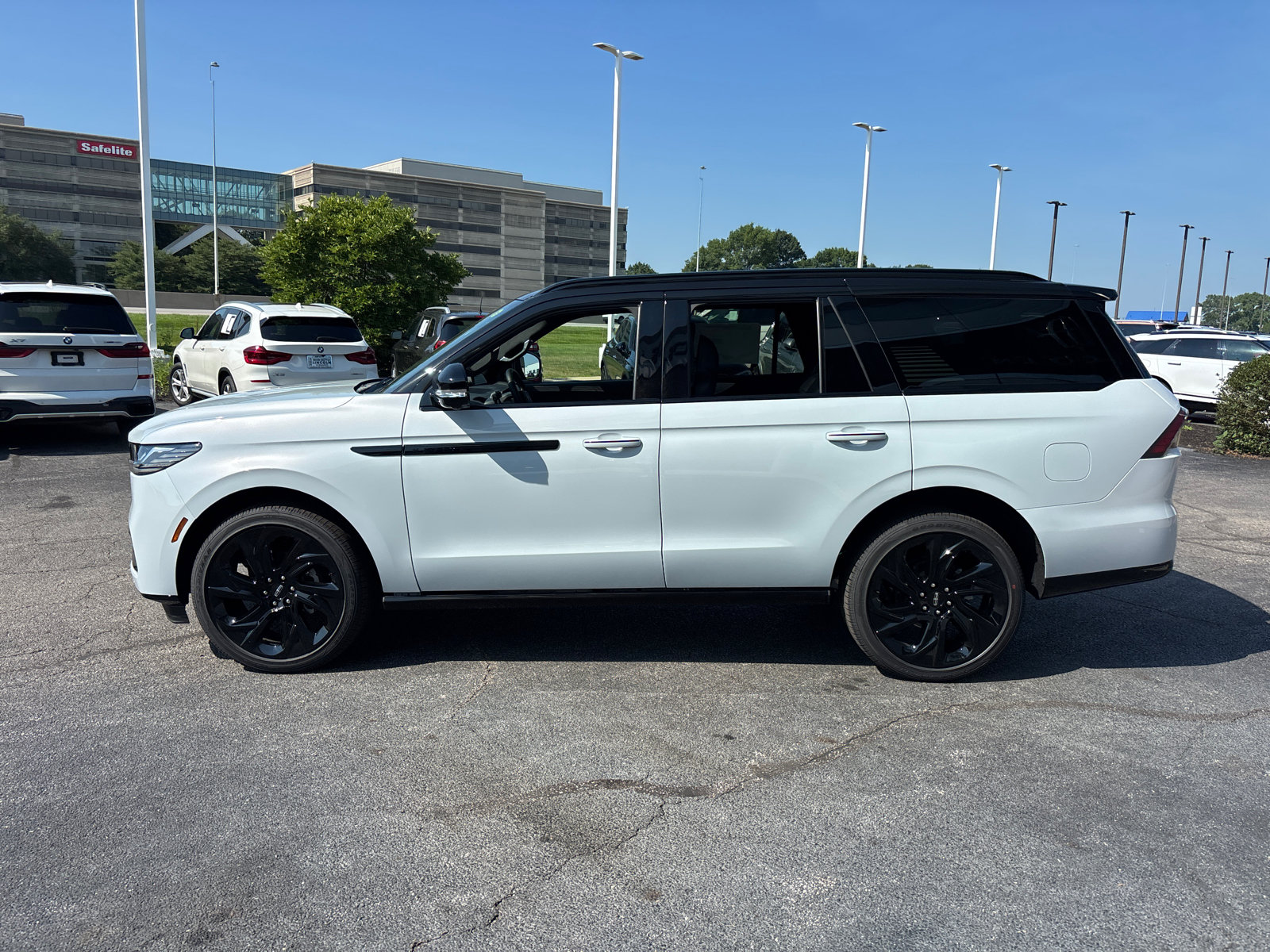 New 2026 Lincoln Navigator Black Label AWD/4WD image 4