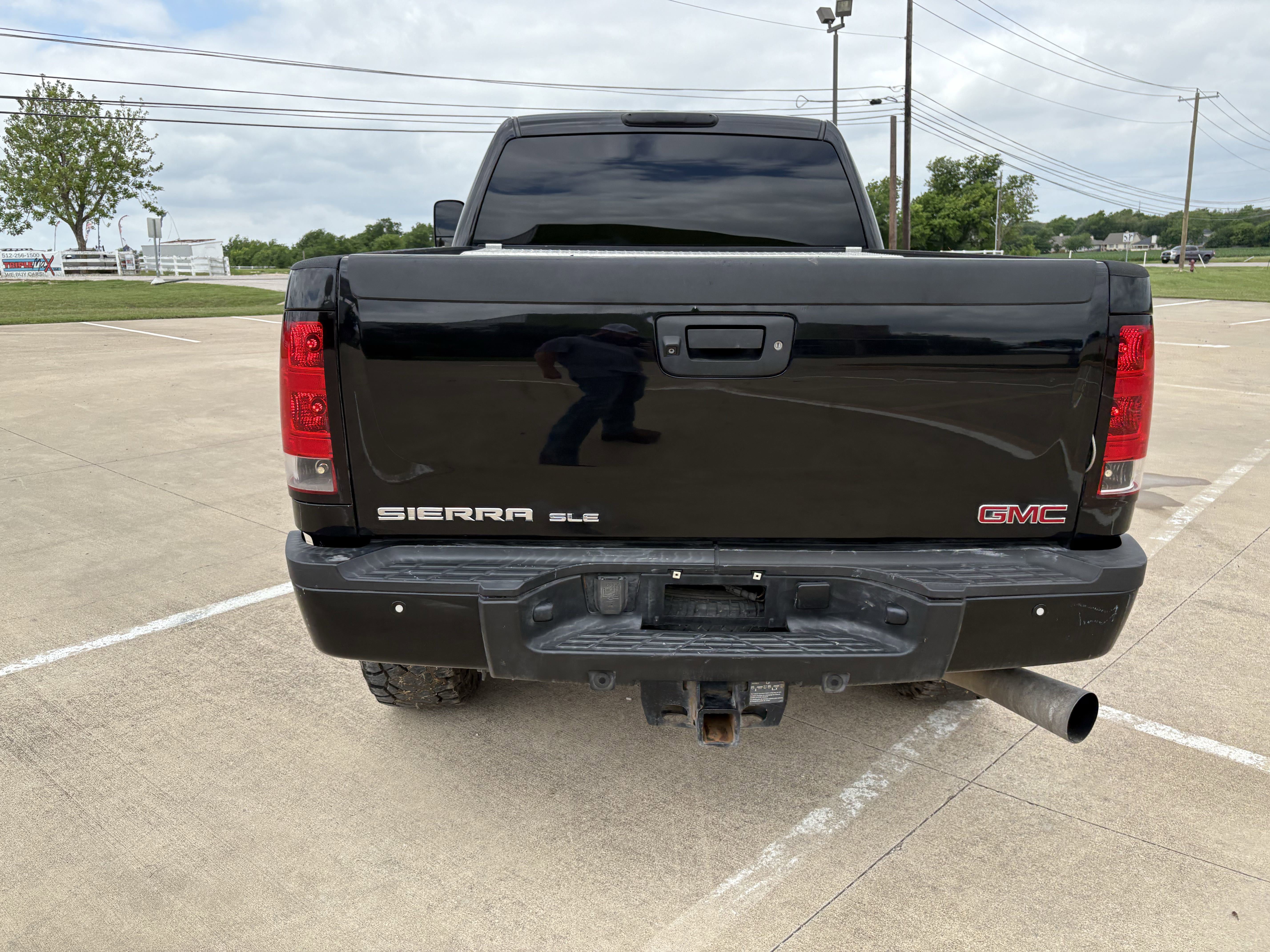 Used 2012 GMC Sierra 2500 SLE w/ SLE Preferred Package AWD/4WD image 4