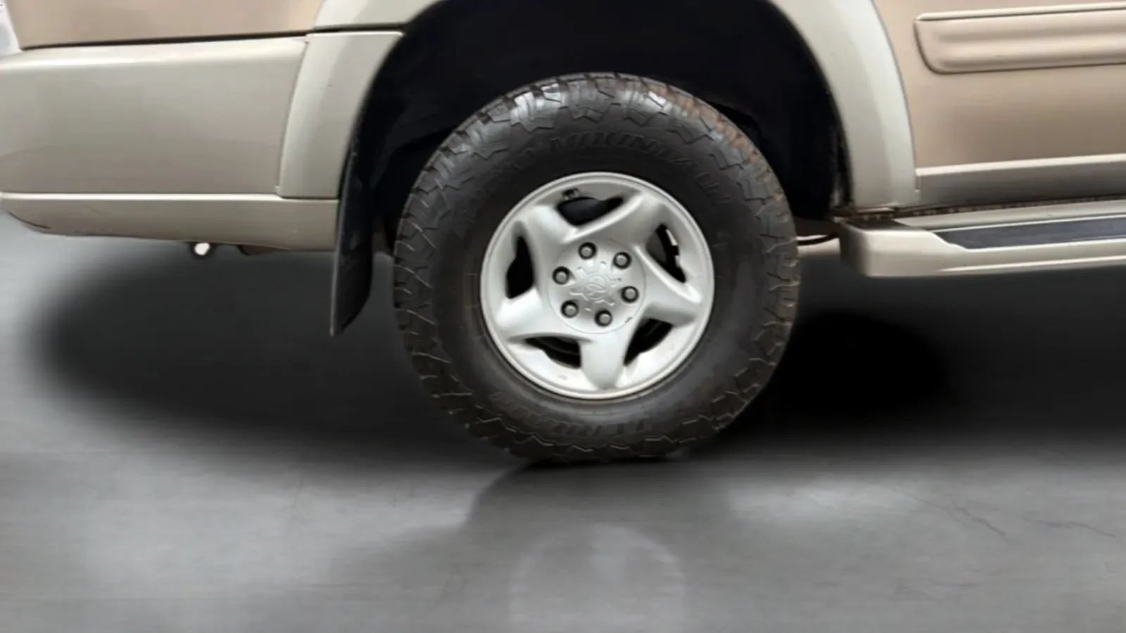 Used 2002 Toyota Sequoia SR5 AWD/4WD image 25