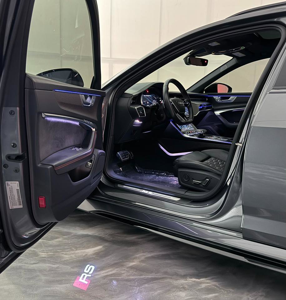 Used 2022 Audi RS 6 w/ Executive Package image 17