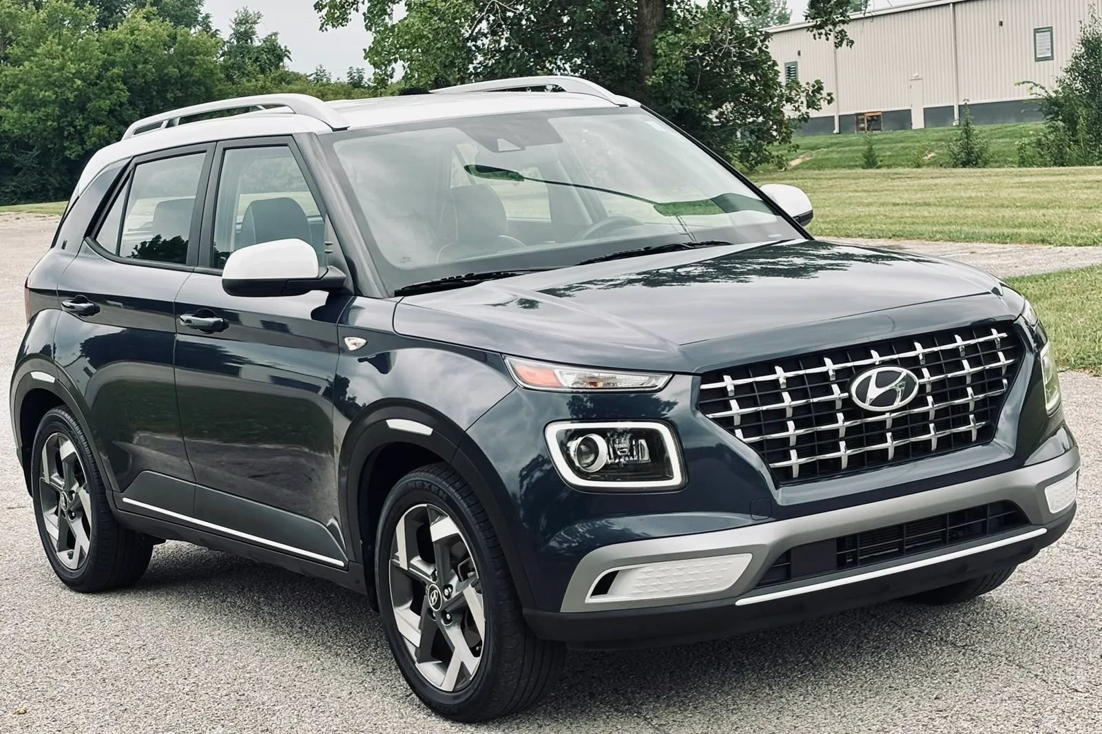 Used 2021 Hyundai Venue FWD image 12