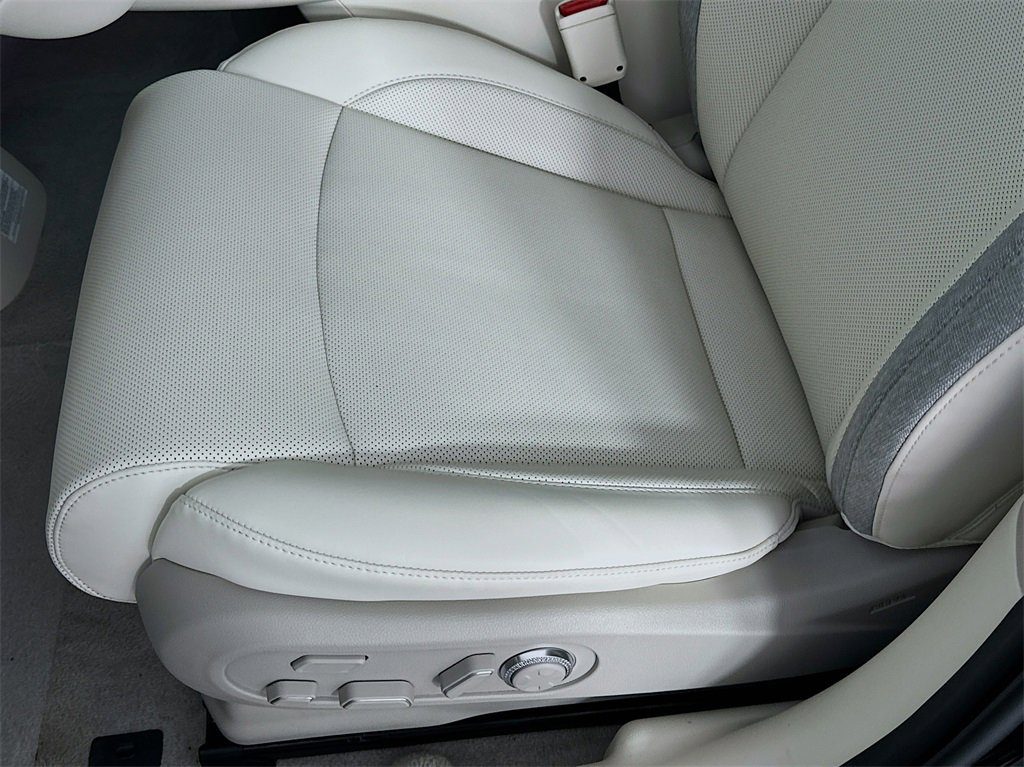 Certified 2025 Genesis GV60 Advanced image 19