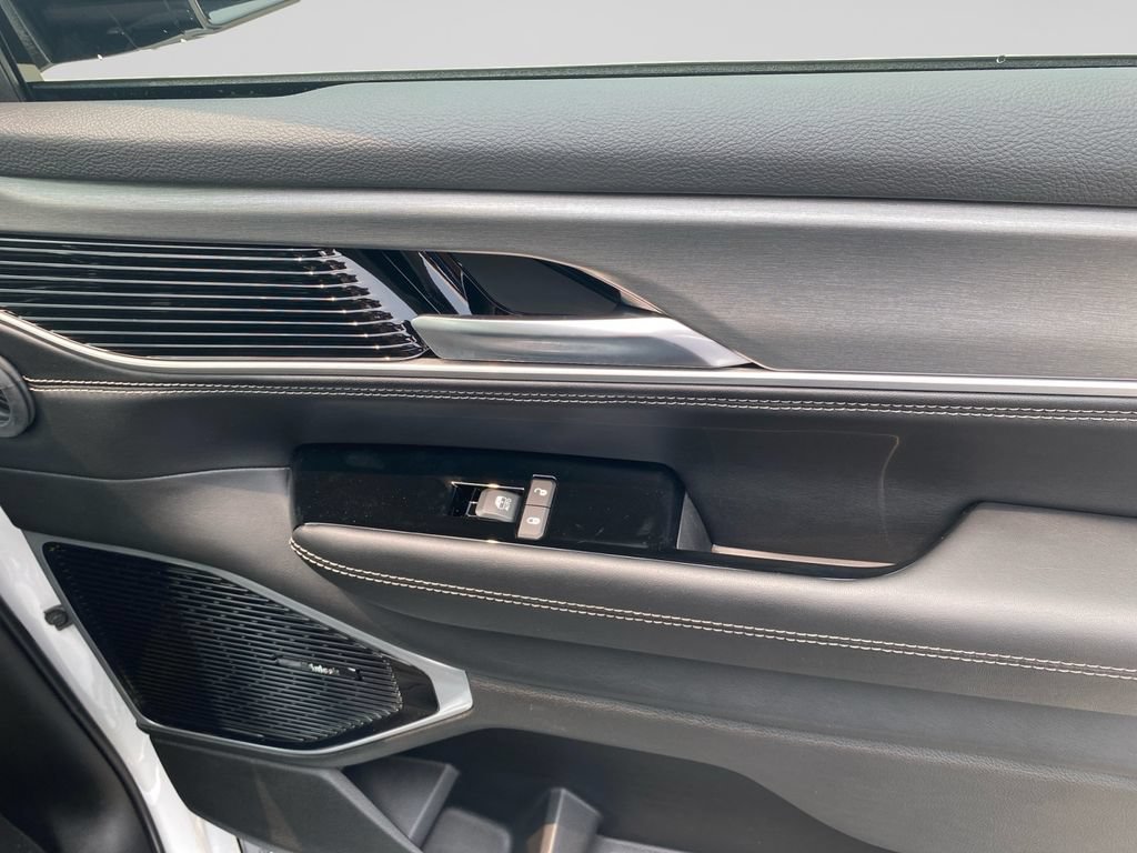 New 2026 Jeep Grand Wagoneer L Limited AWD/4WD image 11