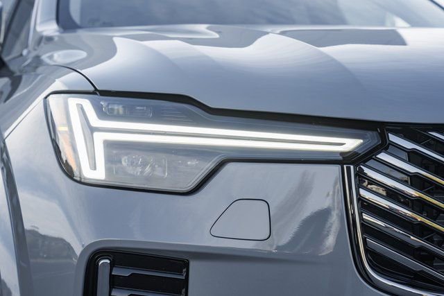 New 2026 Volvo XC90 B6 Plus w/ Protection Package Premier image 13