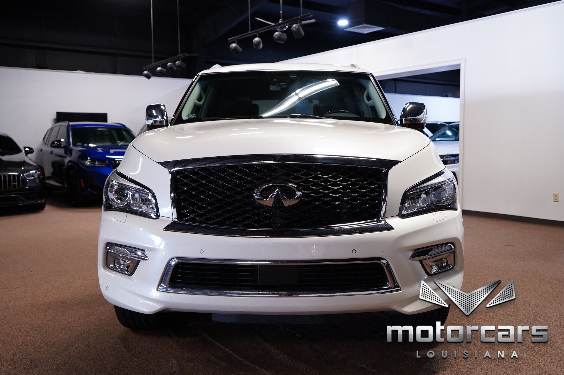 Used 2017 INFINITI QX80 2WD w/ Deluxe Technology Package image 2