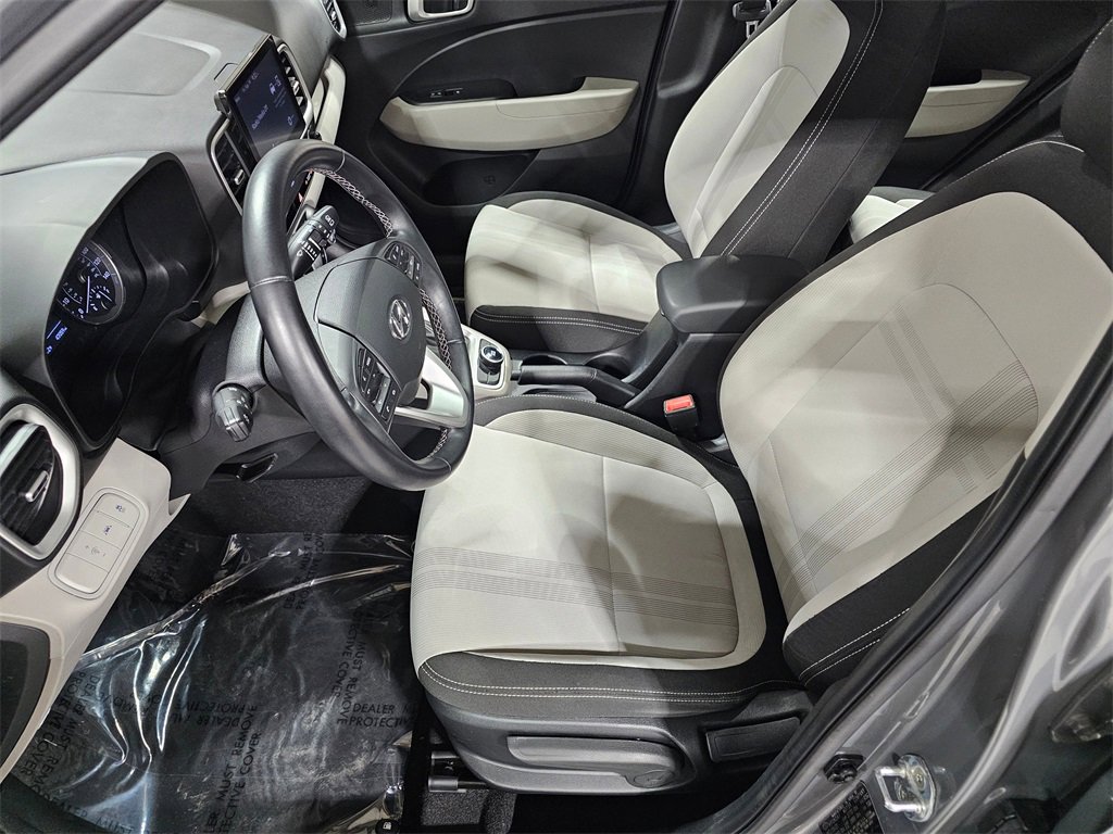 Used 2022 Hyundai Venue SEL image 21