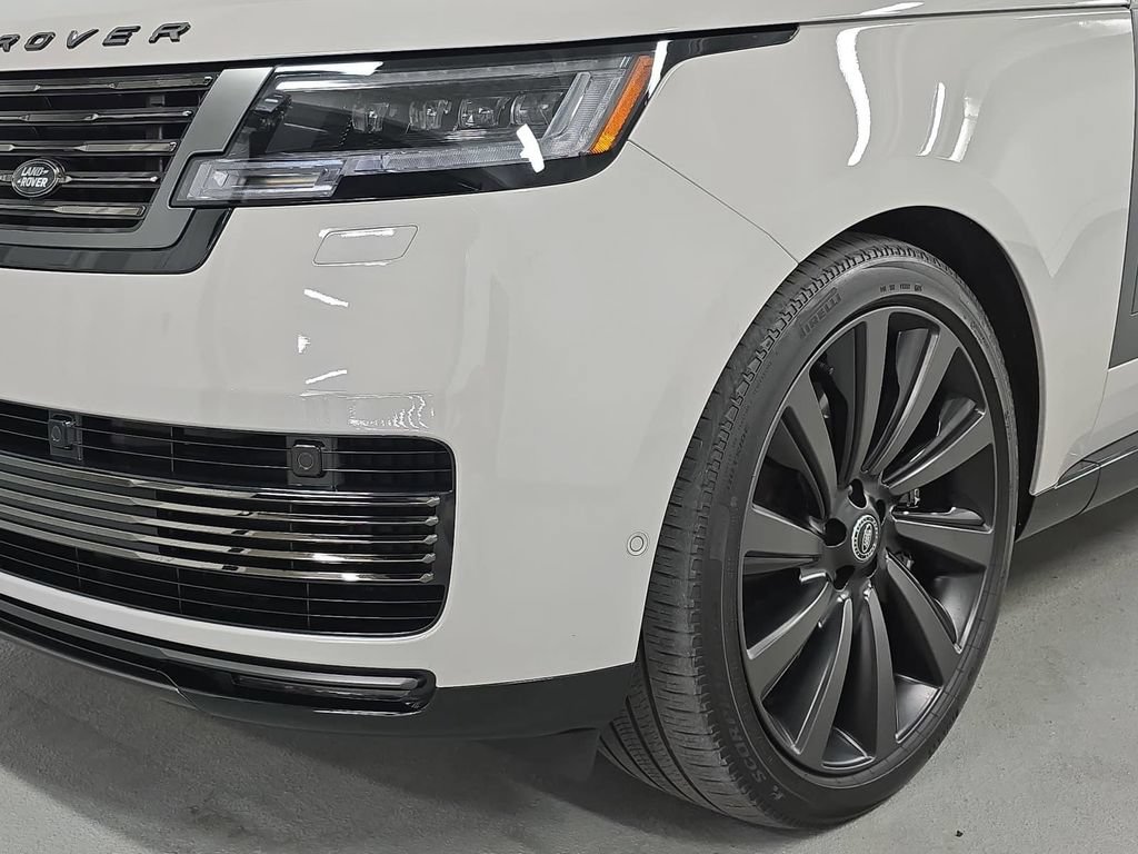 Used 2025 Land Rover Range Rover SV AWD/4WD image 11