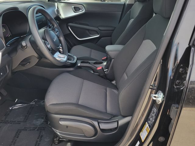 Certified 2025 Kia Soul LX w/ LX Technology Package FWD image 9