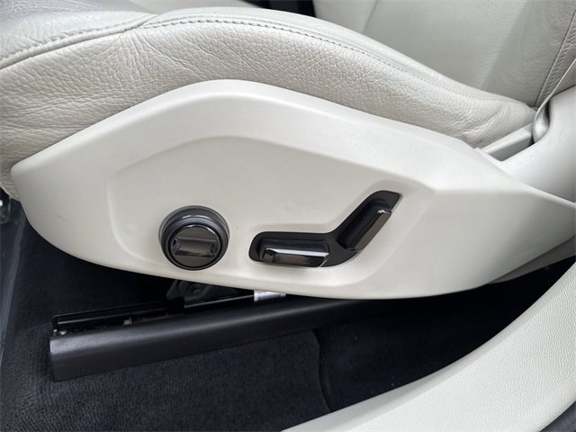 Used 2021 Volvo XC60 T5 Momentum w/ Climate Package image 18