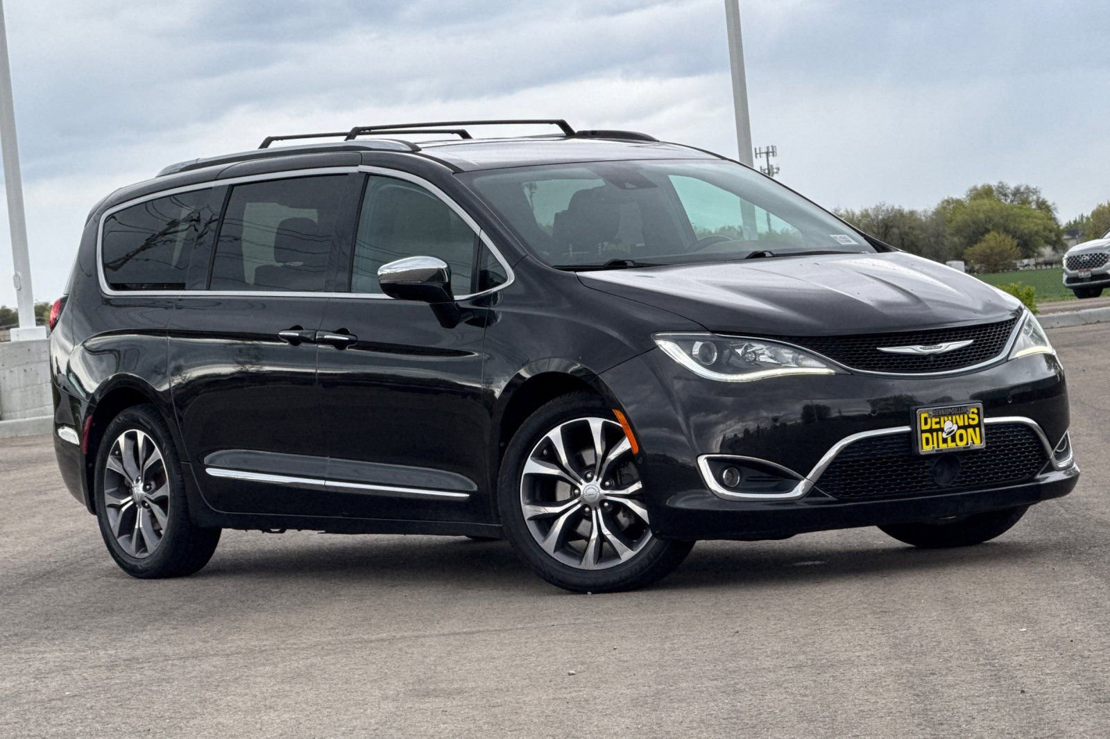 Used 2017 Chrysler Pacifica Limited w/ UConnect Theater Package