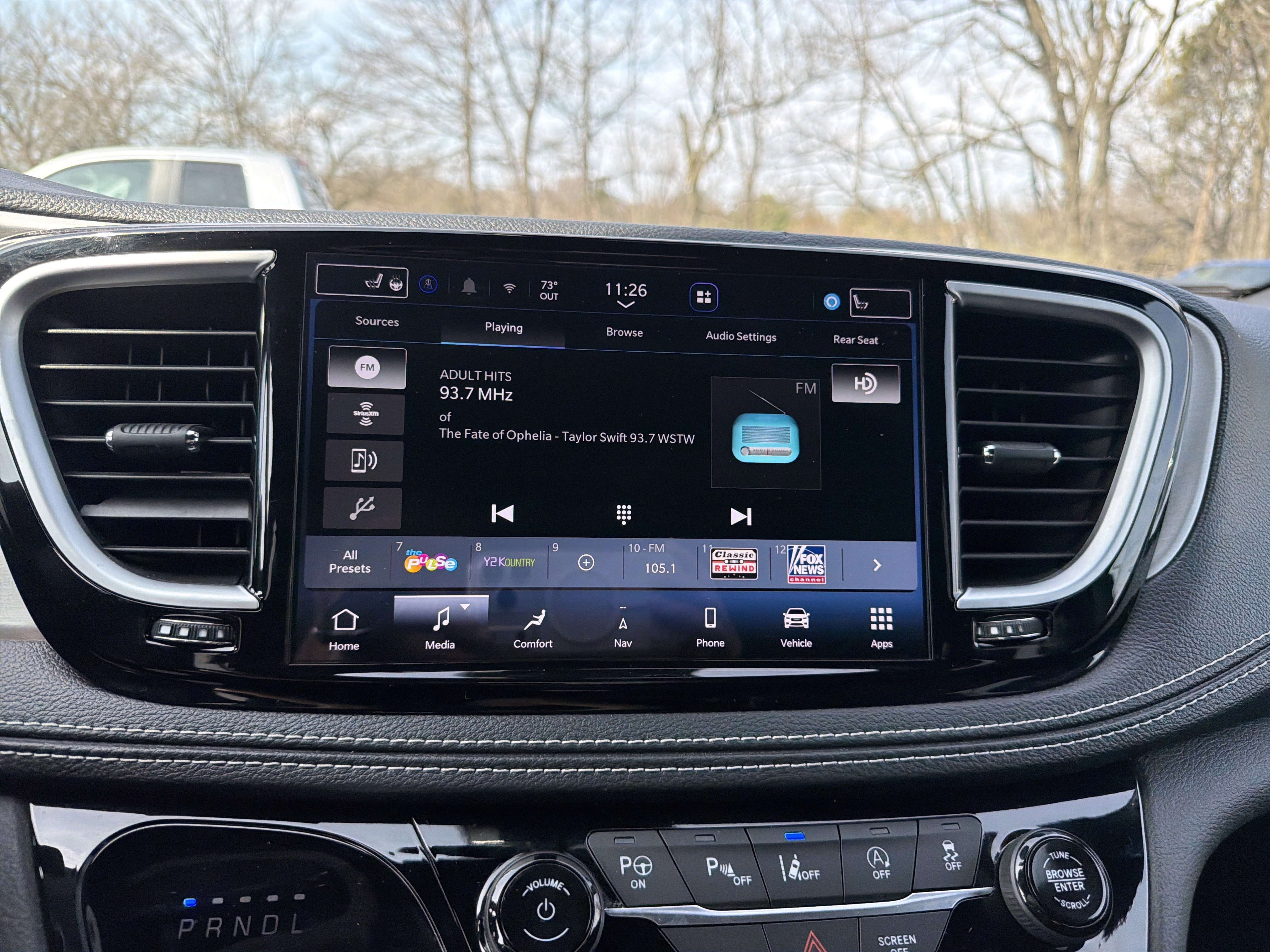 Used 2024 Chrysler Pacifica Limited w/ Uconnect Theater Family Group image 28