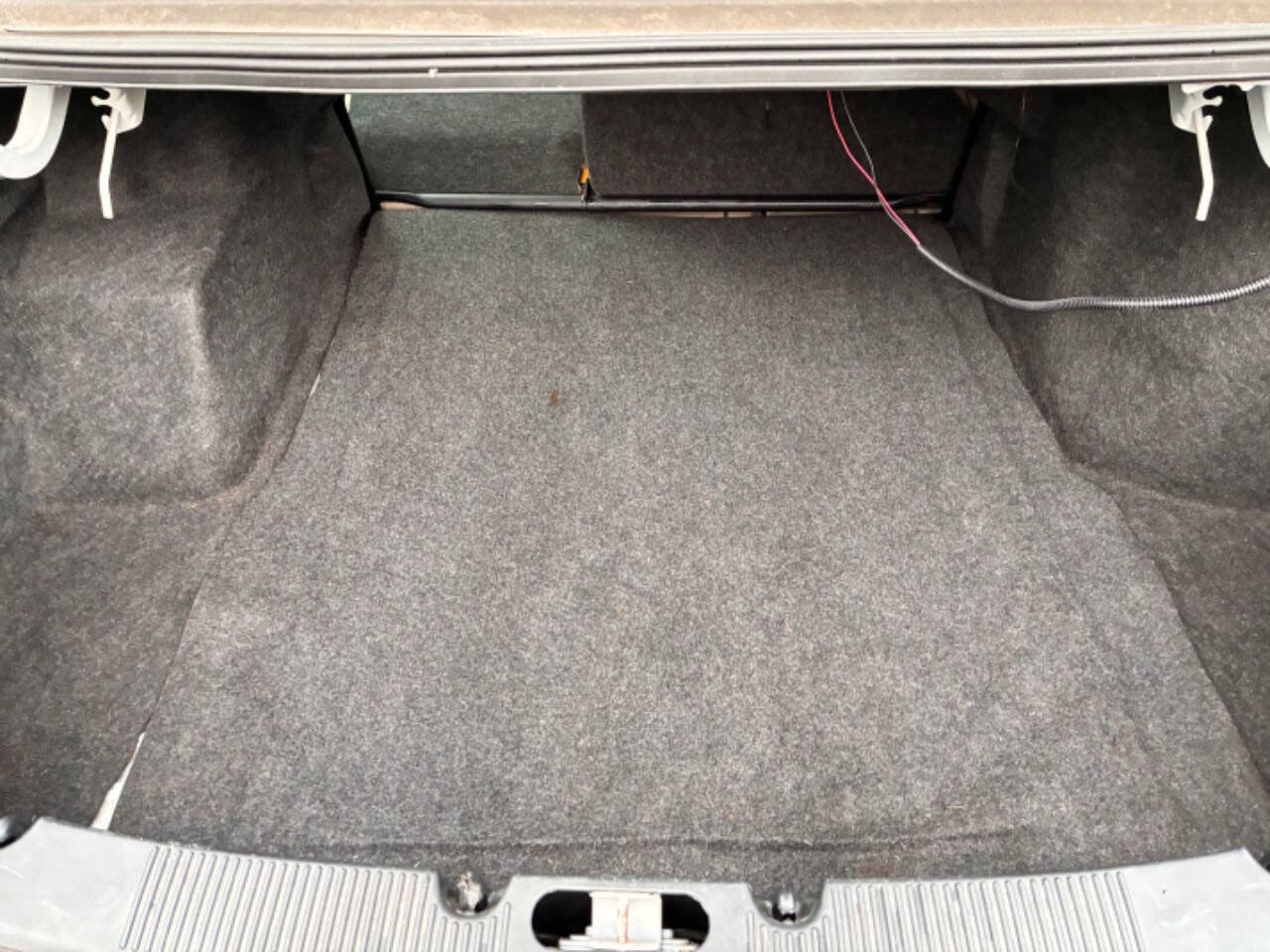 Used 2004 Ford Taurus SES image 8