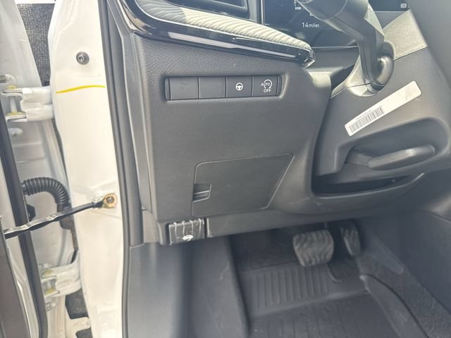 New 2025 Nissan Kicks SR FWD image 23