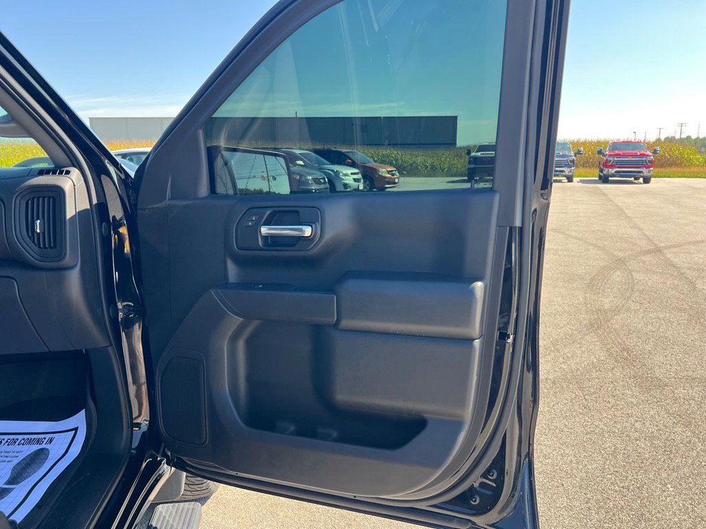 Used 2019 Chevrolet Silverado 1500 Custom w/ Custom Value Package image 17