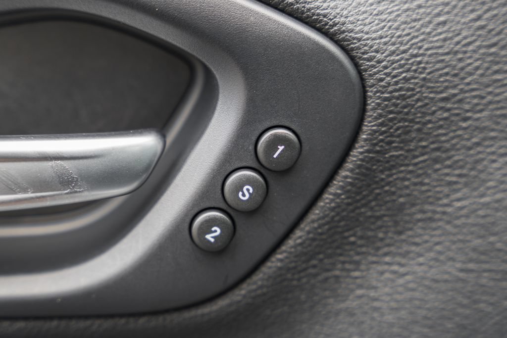Used 2019 Jeep Cherokee Limited AWD/4WD image 41