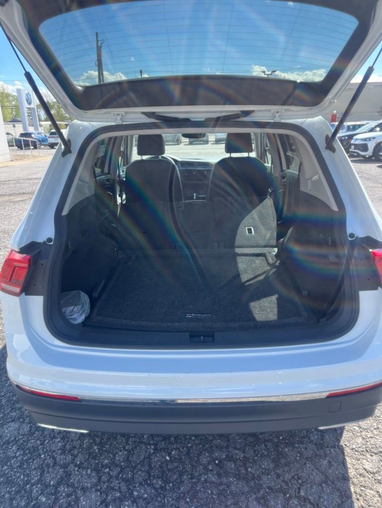 Used 2021 Volkswagen Tiguan SE w/ Panoramic Sunroof Package AWD/4WD image 16