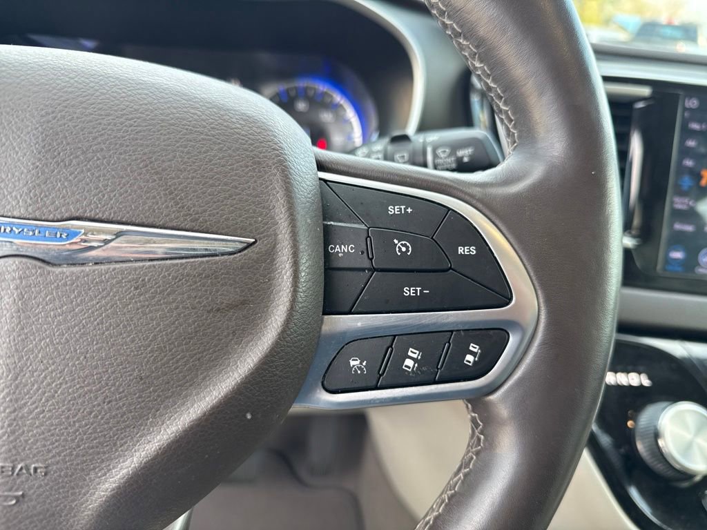 Used 2020 Chrysler Pacifica Touring-L w/ Tire & Wheel Group image 26