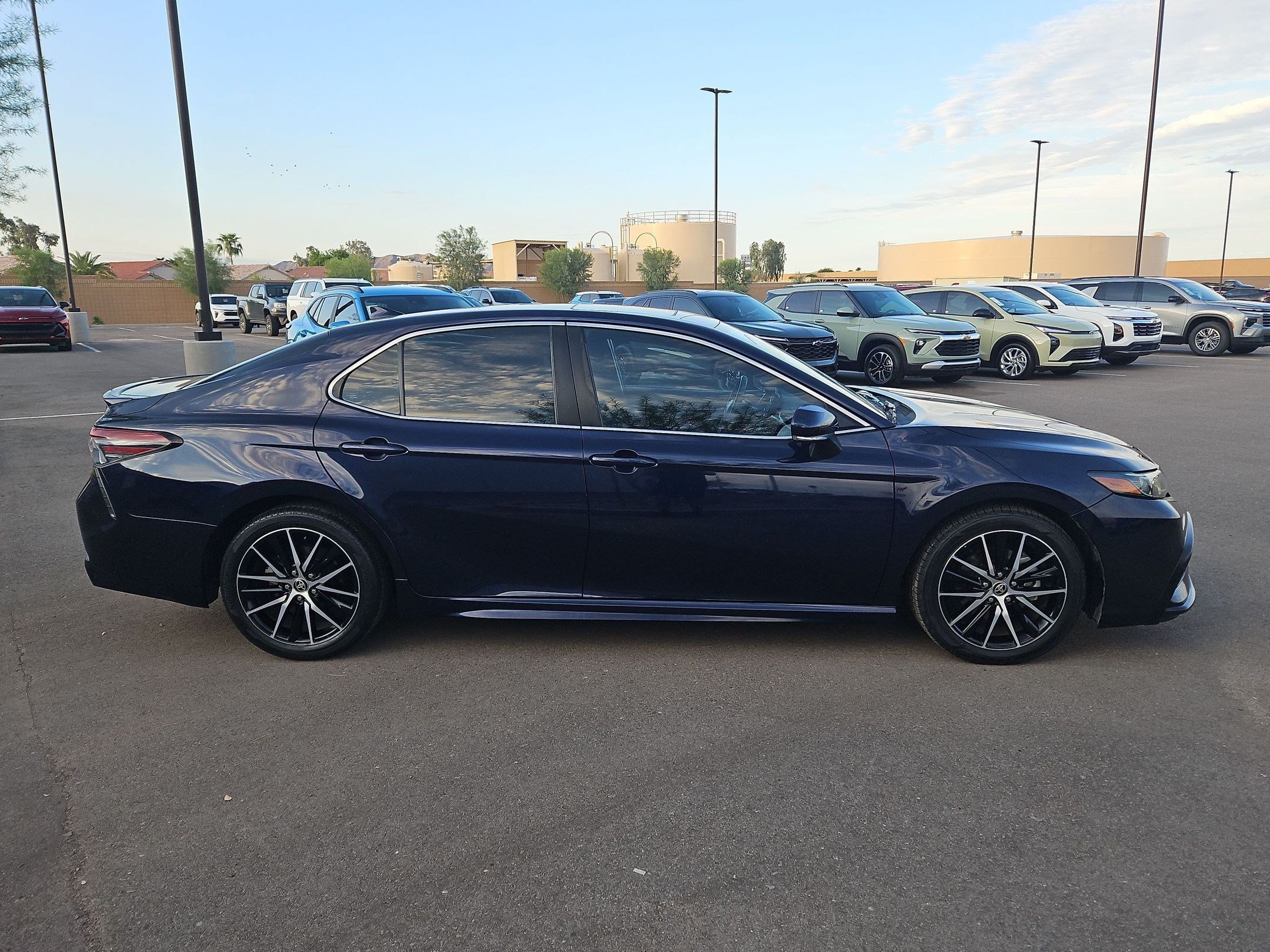 Used 2021 Toyota Camry SE w/ Convenience Package FWD image 6