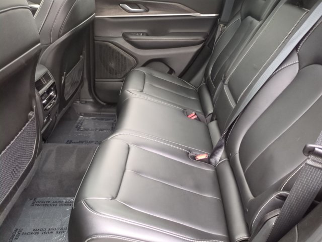 Used 2024 Jeep Grand Cherokee Limited w/ Black Appearance Package AWD/4WD image 19