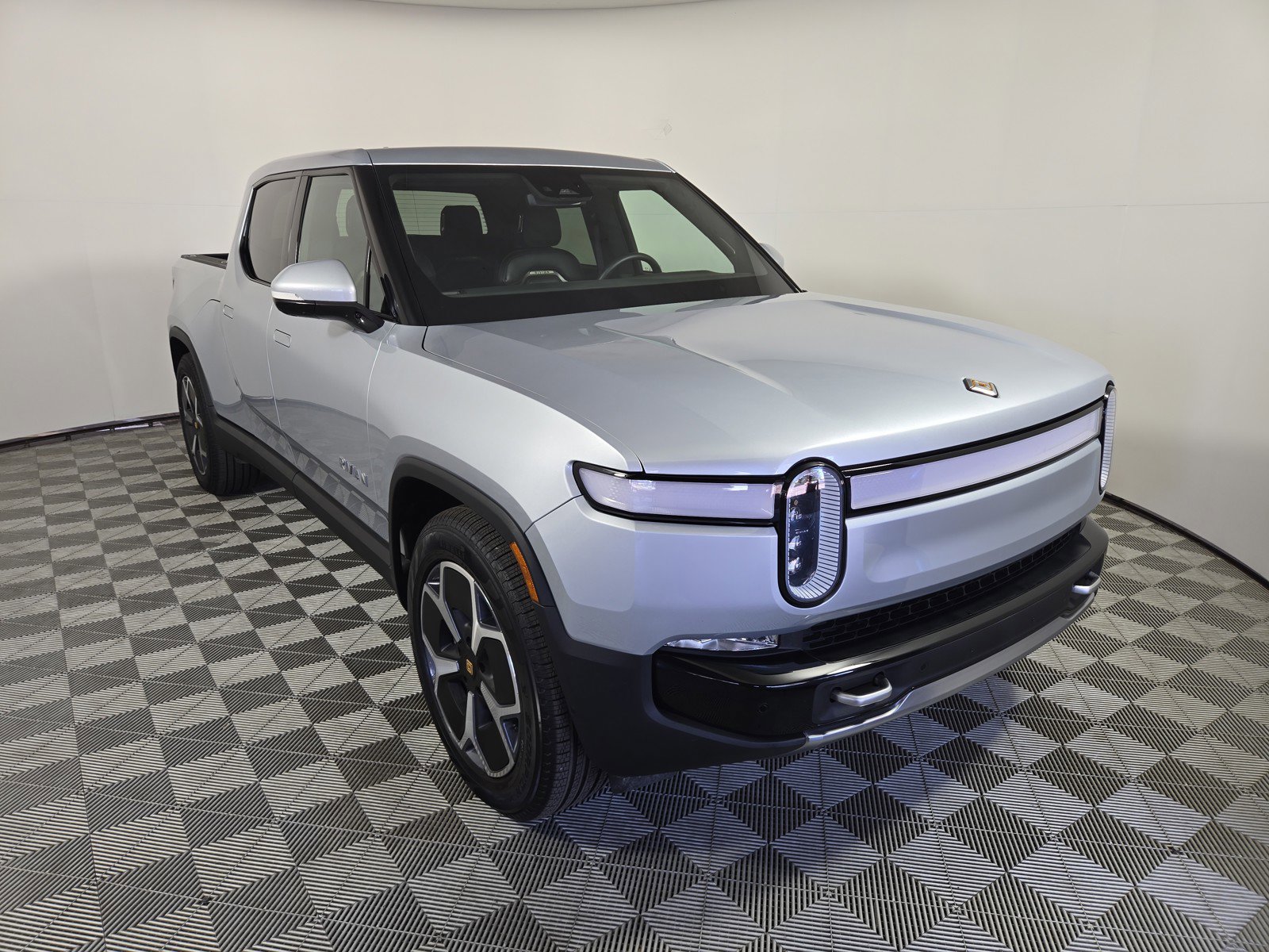 Used 2024 Rivian R1T Adventure AWD/4WD image 7