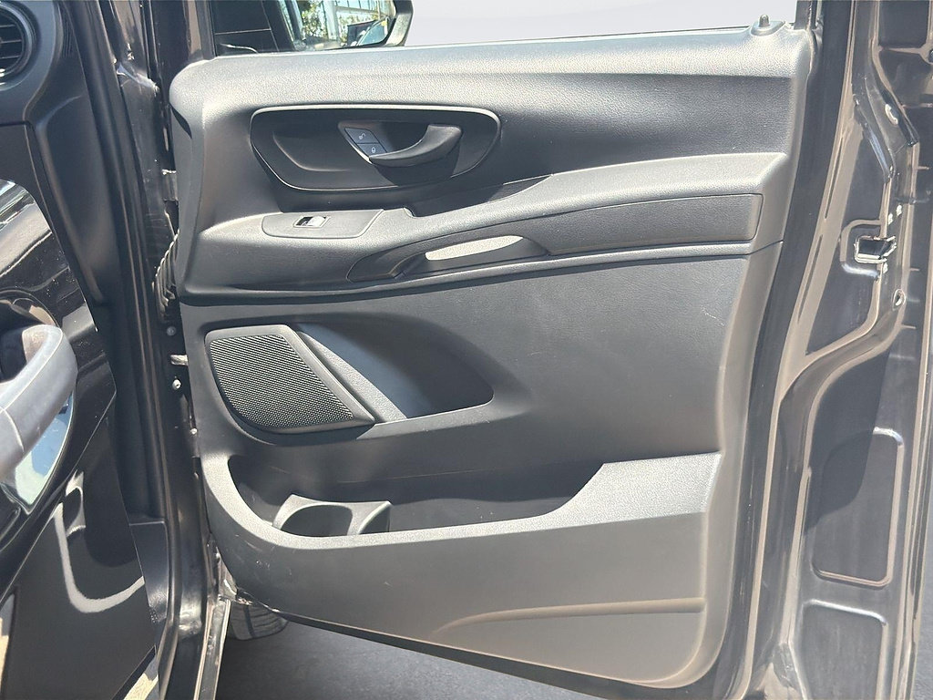 Used 2018 Mercedes-Benz Metris Passenger image 25