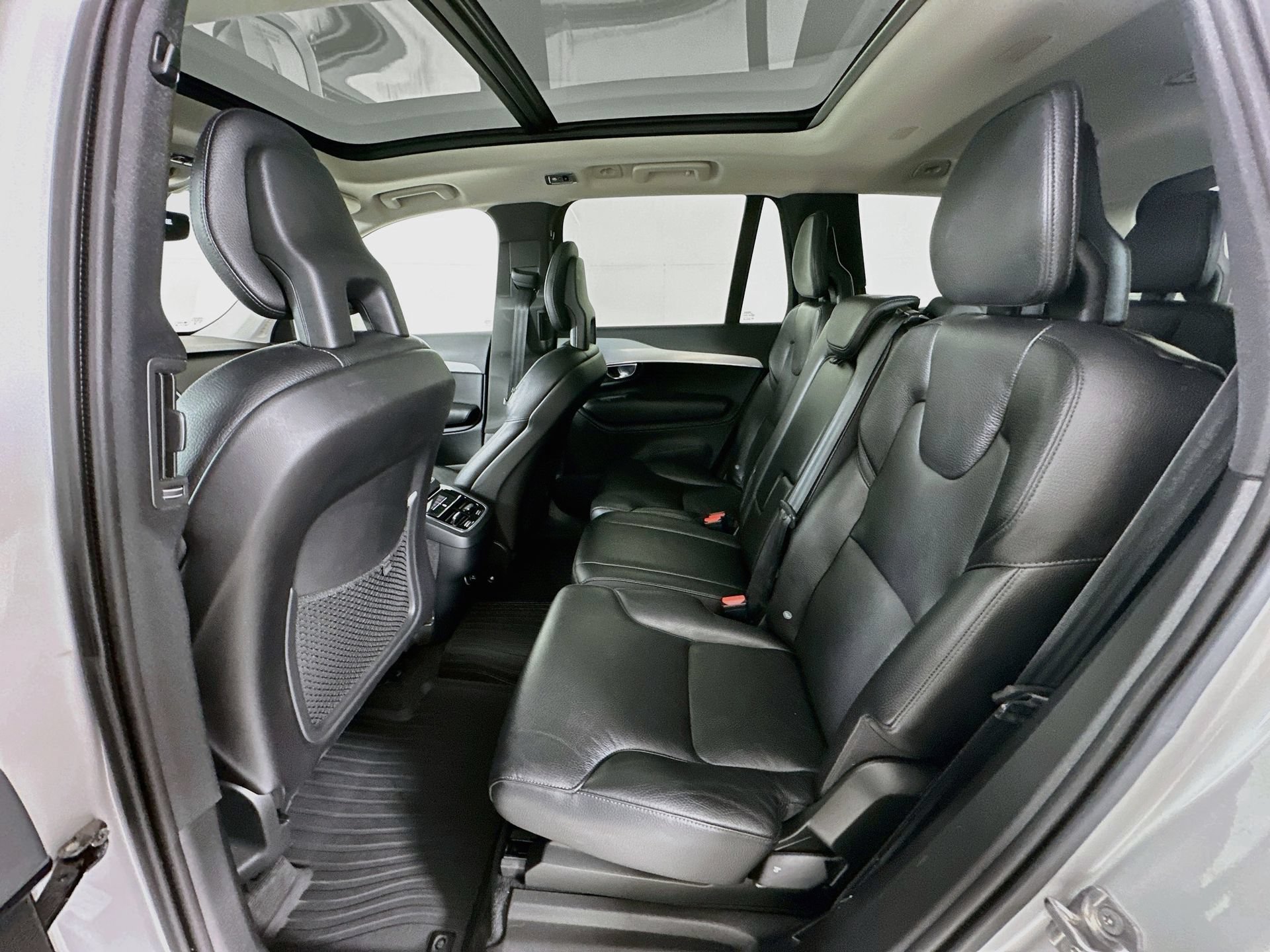 Used 2018 Volvo XC90 T5 Momentum w/ Convenience Package FWD image 27