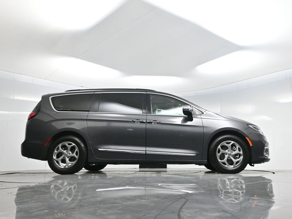 Used 2023 Chrysler Pacifica Limited image 56