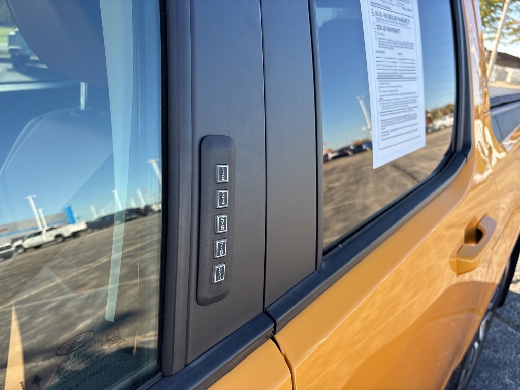 Used 2023 Ford Maverick Lariat w/ Lariat Luxury Package image 12