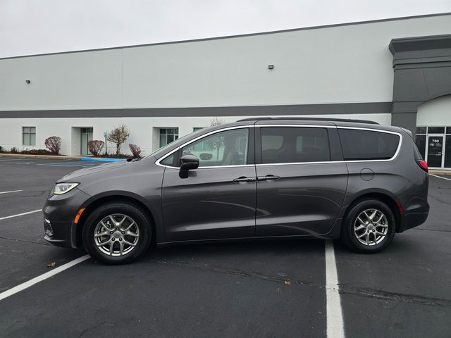 Used 2021 Chrysler Pacifica Touring image 9