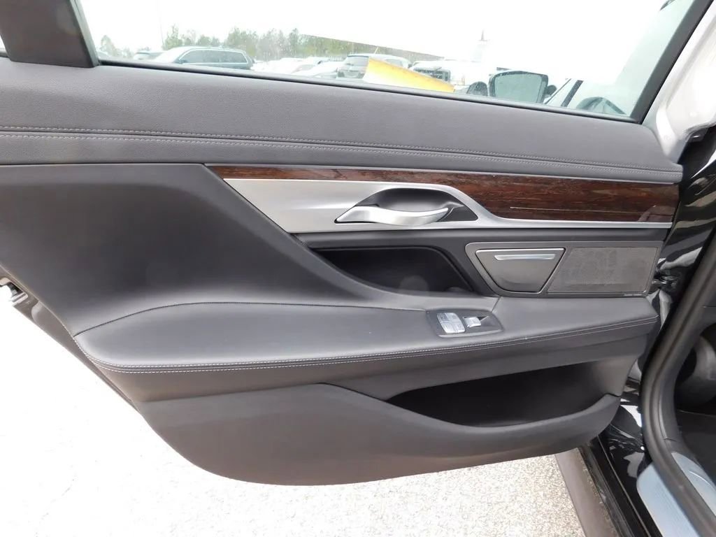 Used 2022 BMW 740i xDrive w/ M Sport Package AWD/4WD image 11