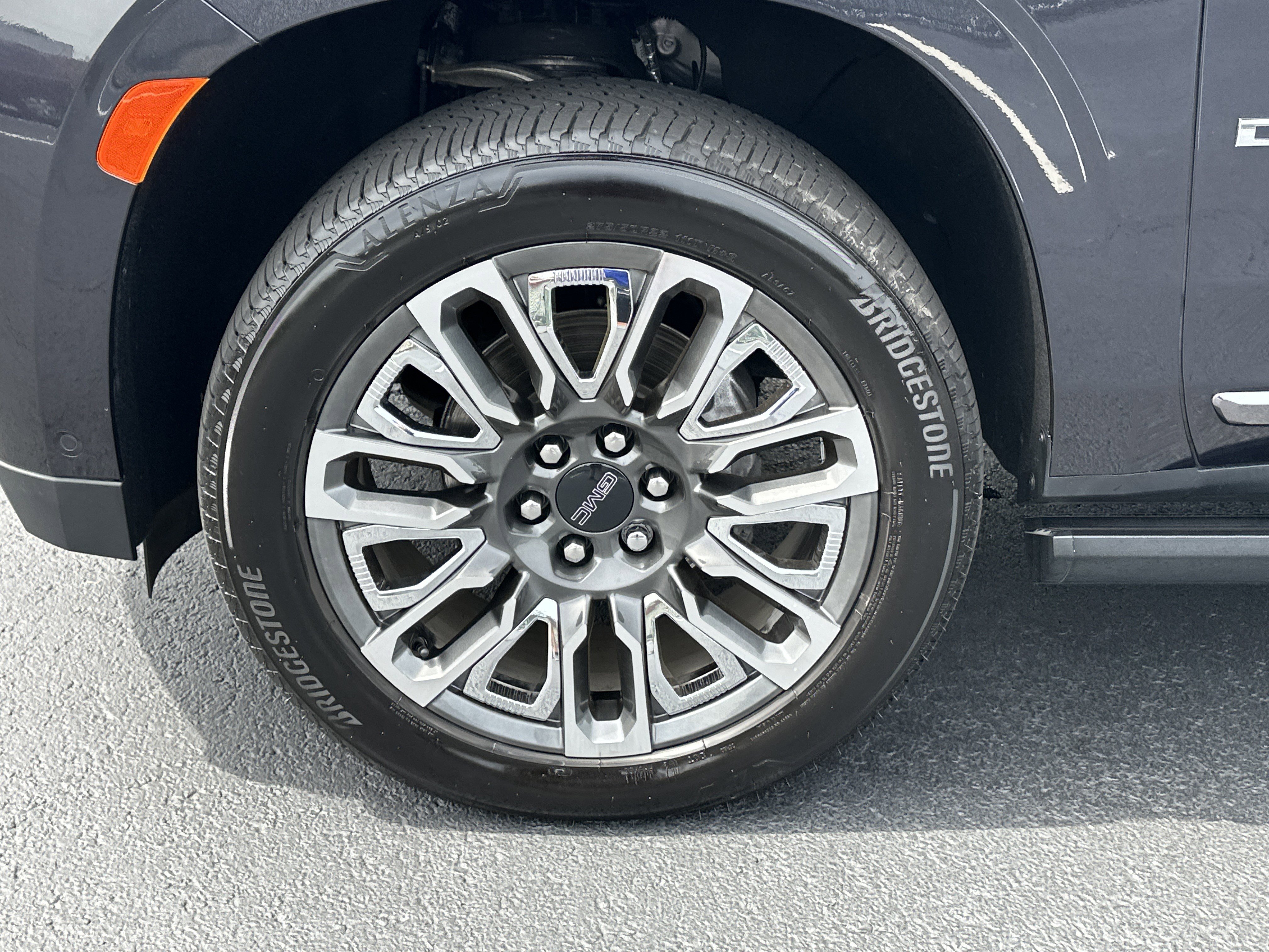 Used 2023 GMC Yukon XL Denali Ultimate w/ LPO, Floor Liner Package AWD/4WD image 11