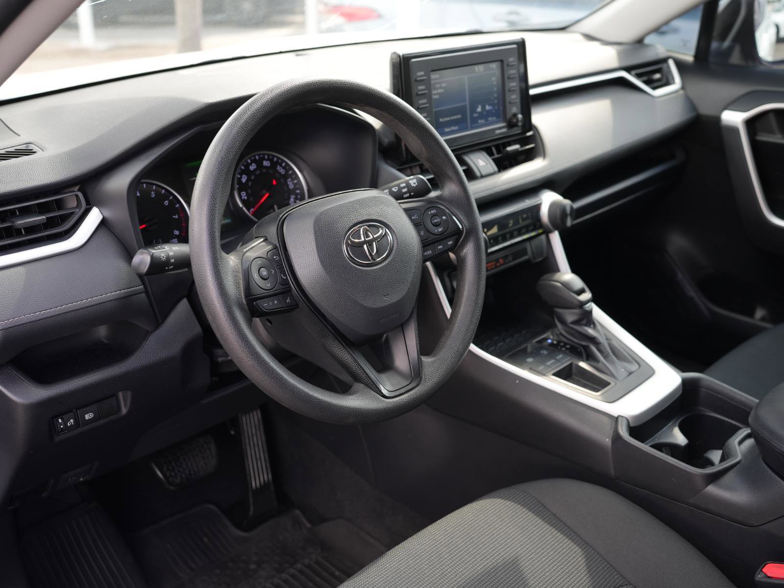 Used 2021 Toyota RAV4 LE image 15