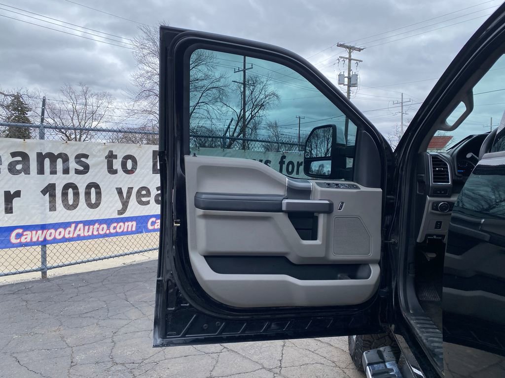 Used 2018 Ford F250 XLT w/ XLT Premium Package image 12
