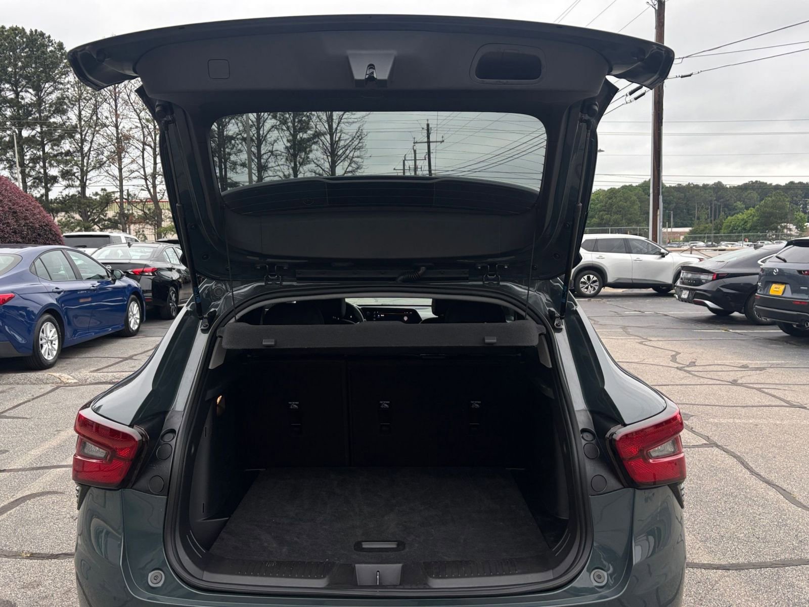 Used 2025 Chevrolet Trax LT w/ LT Convenience Package FWD image 34