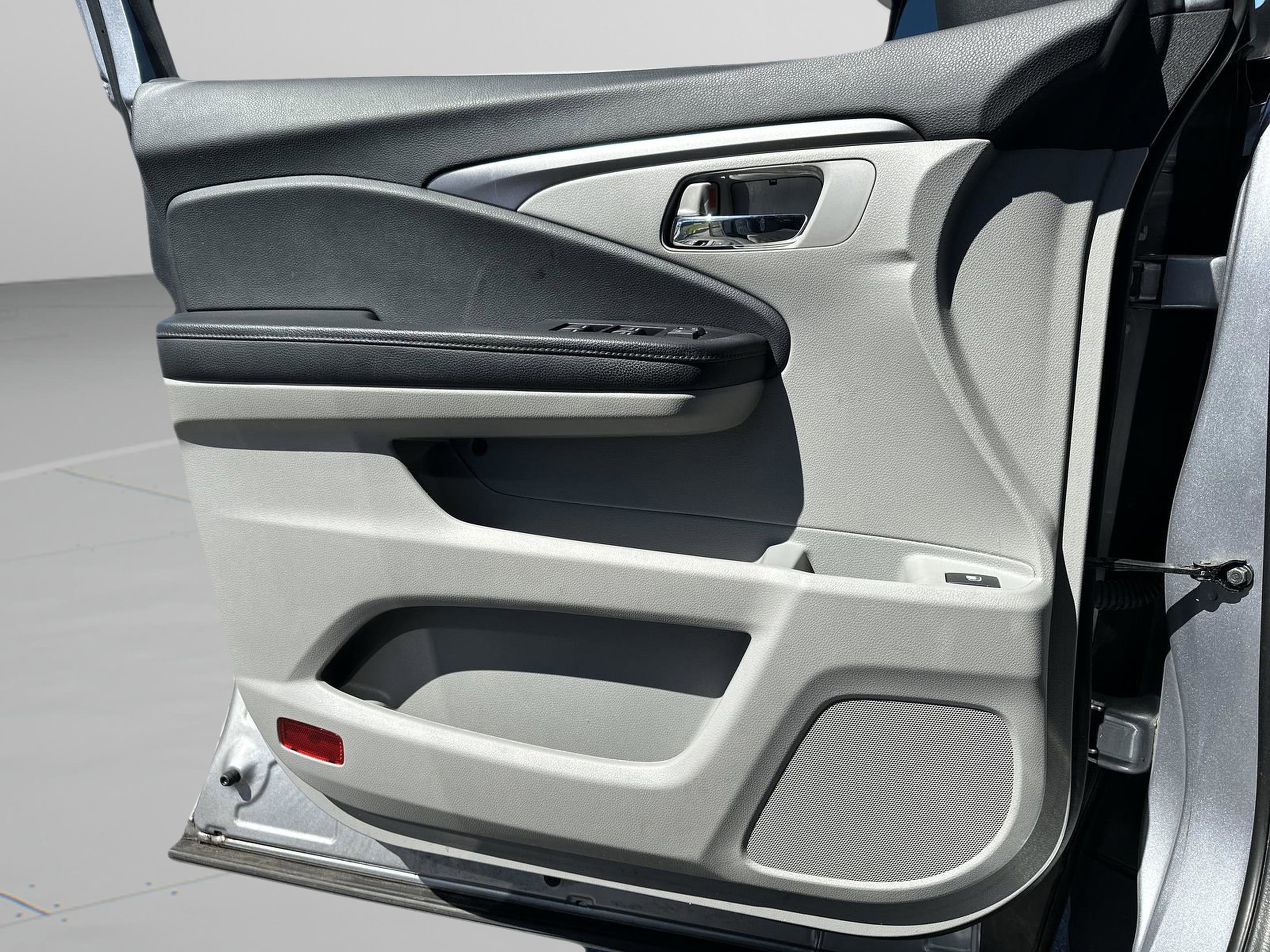 Used 2021 Honda Pilot EX image 17