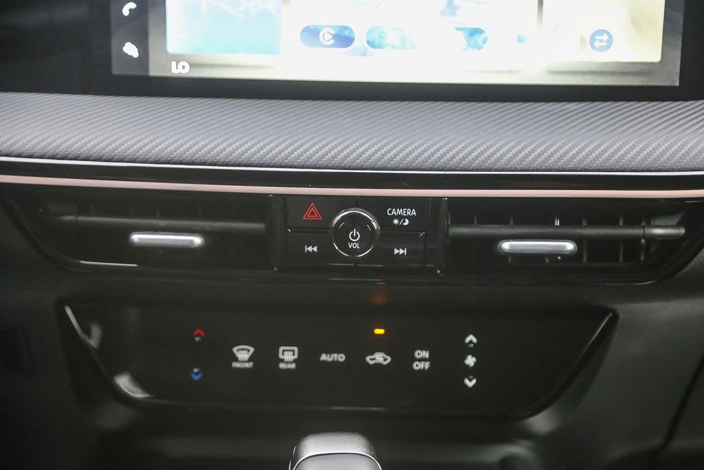 Used 2025 Nissan Kicks SR image 12