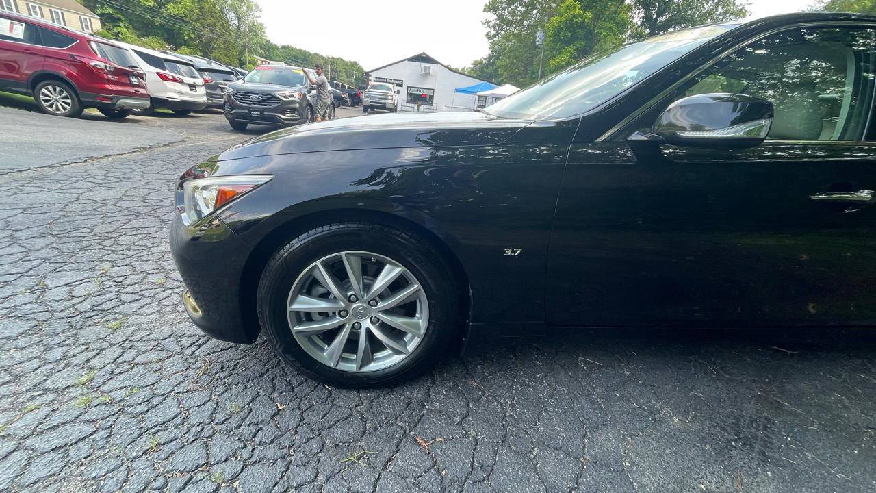 Used 2015 INFINITI Q50 Premium w/ Technology Package AWD/4WD image 2