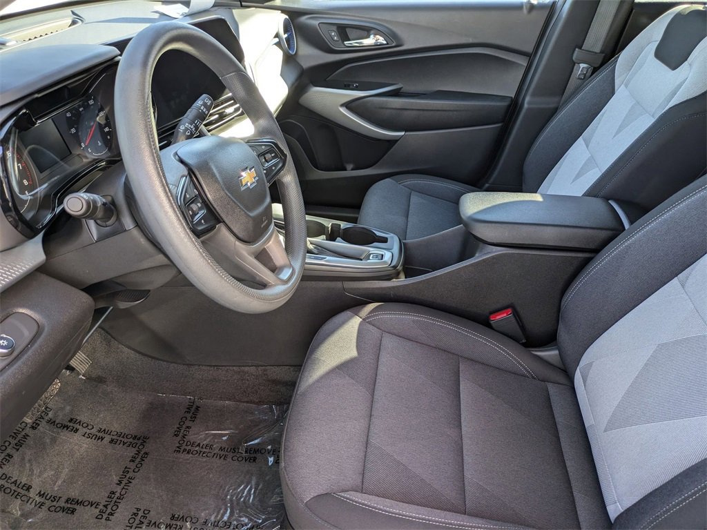 Used 2025 Chevrolet Trax LS image 22