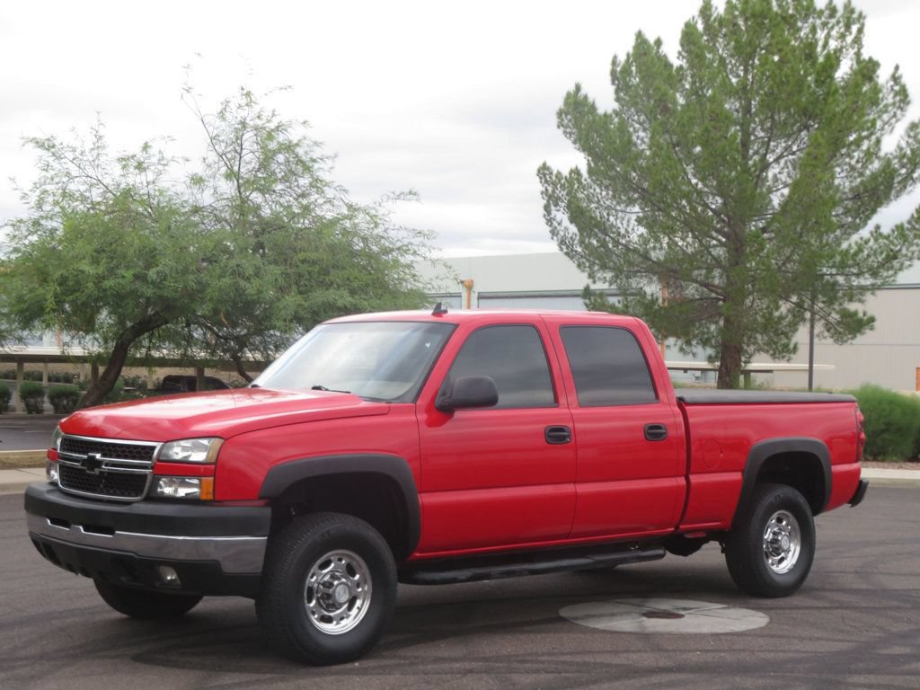 Used 2006 Chevrolet Silverado 2500 LT w/ Heavy-Duty Power Package AWD/4WD image 1