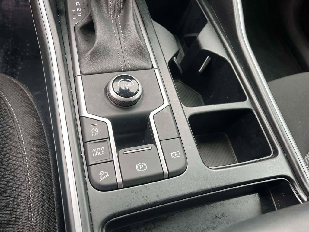 Used 2025 Kia Sorento LX FWD image 18