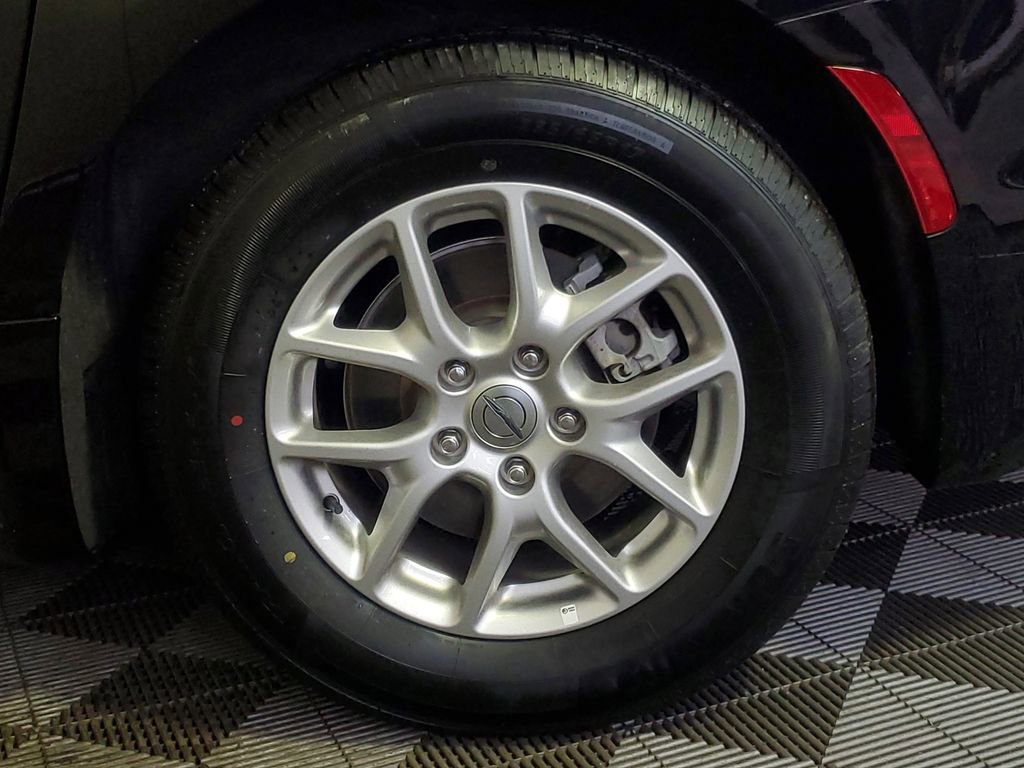 Used 2024 Chrysler Pacifica Touring-L image 8